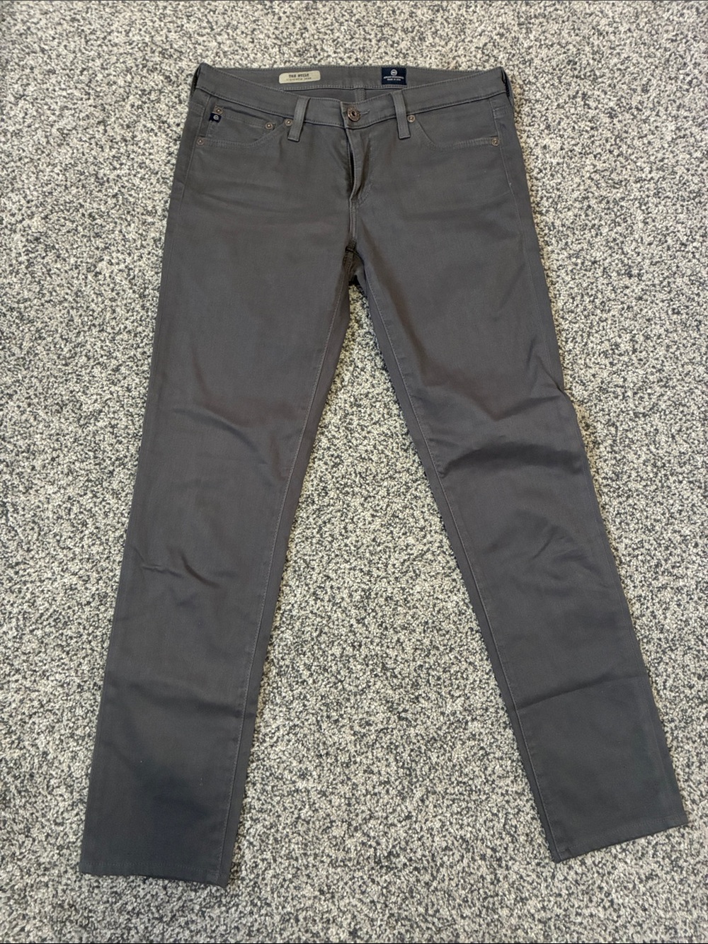 Ag Adriano Goldschmied The Stilt Women’s Slim Straight Jeans in Charcoal. 28R